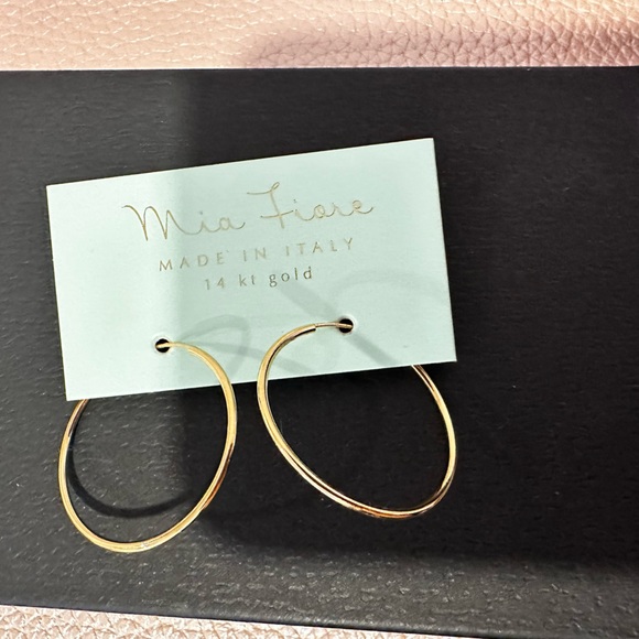 14K Italian gold earrings brand new - Picture 2 of 3